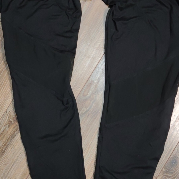 Curvy Black Leggings - Picture 5 of 5